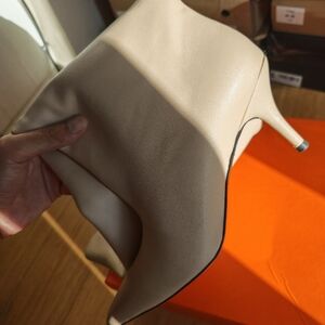 Elegant Beige Women's Heeled Boots